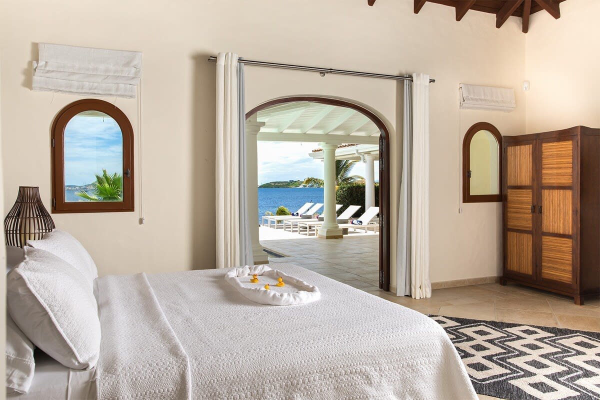 La Salamandre (6 bedrooms) – Lagoon front villa wi gallery image 4