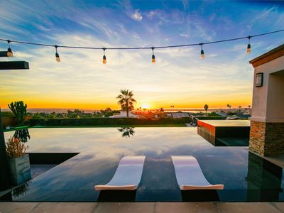 Panoramic Ocean Sunset Views, Heated Pool & Spa