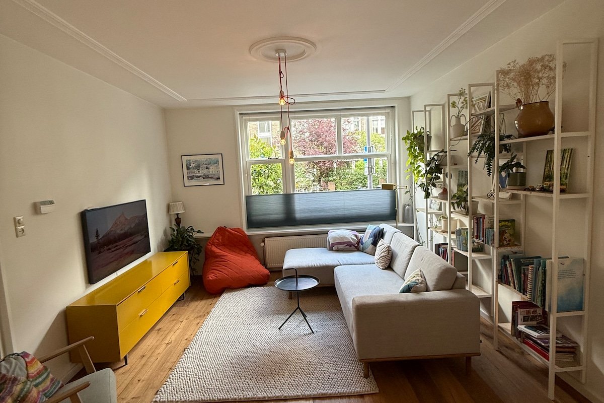 Spacious Family House with Garden in City Centre. gallery image 2