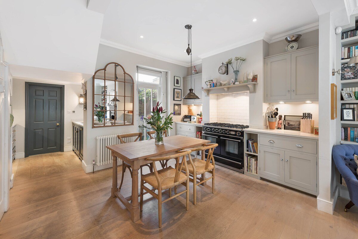 Townhouse in Brackenbury Village gallery image 5