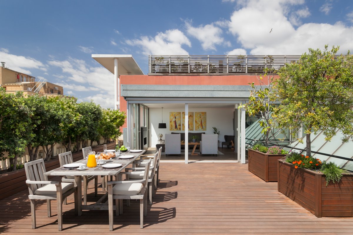 Central luxury penthouse with huge private terrace