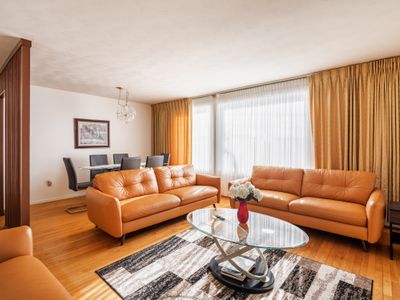 Spacious 5-Bedroom Home – Central AC/7beds