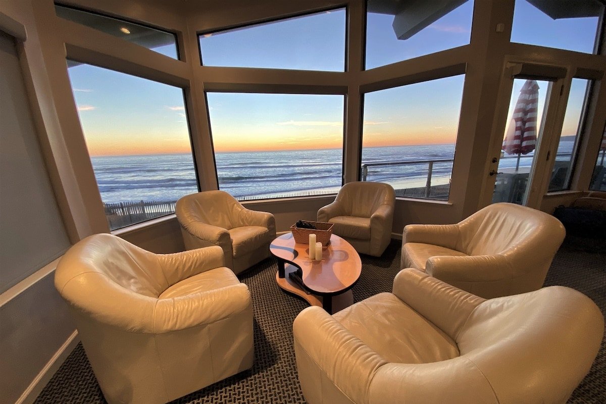 Oceanfront, 2 kitchens, pool table / pong, views! gallery image 2