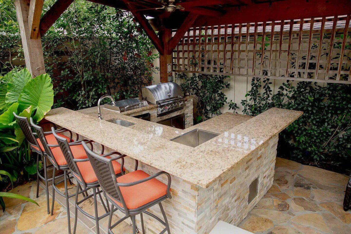 Decadent Maison | Private Heated Pool gallery image 4