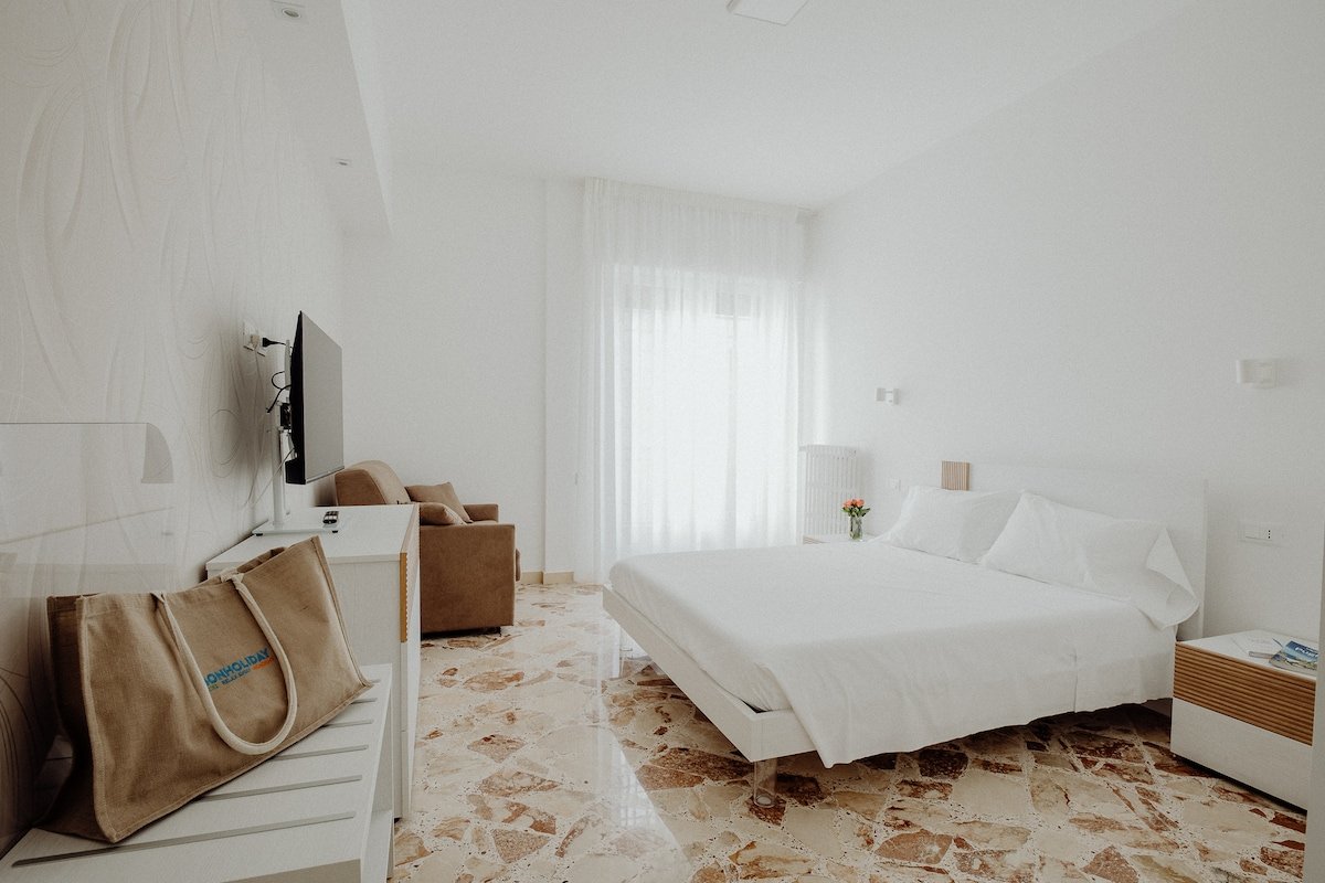 Spacious Apartment up to 10 guests gallery image 2