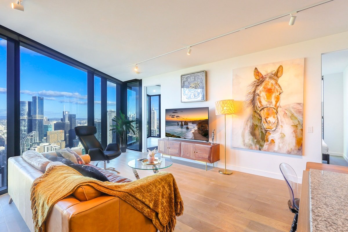 Large Living 3 Beds Apt Top CityView Over All! gallery image 3