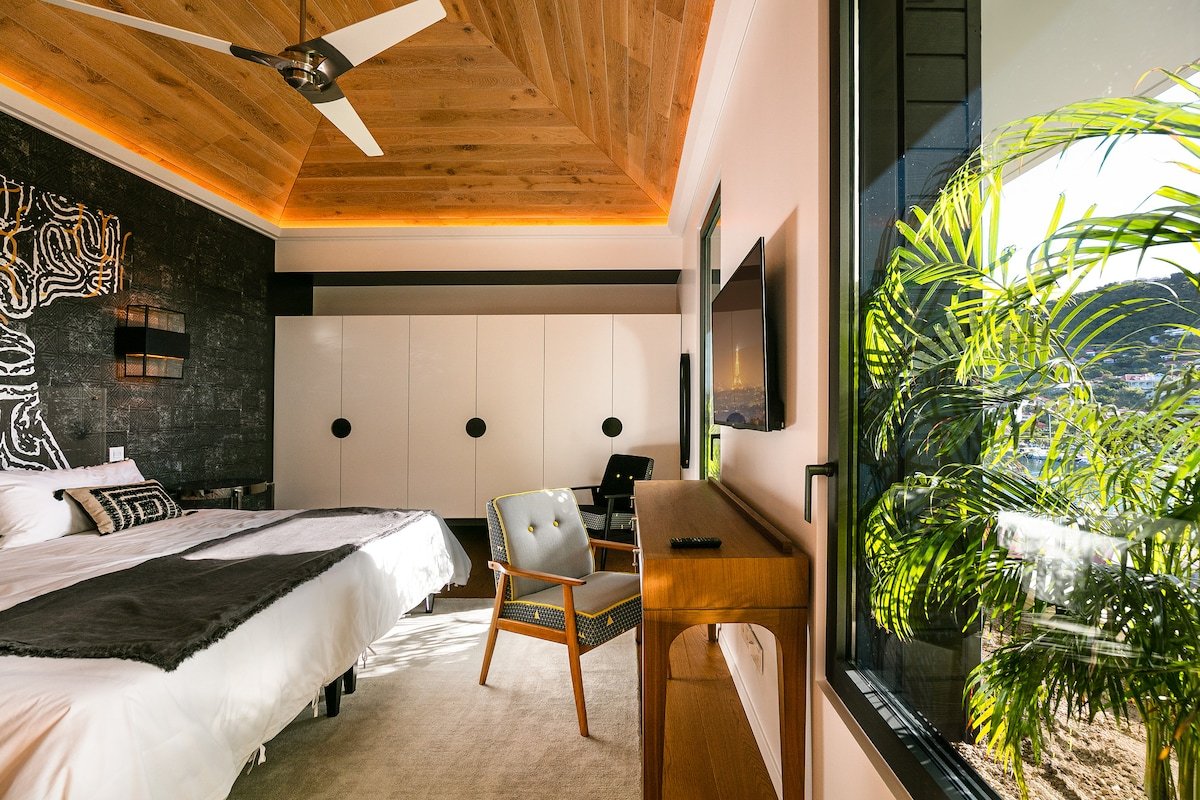 Gustavia Lights gallery image 2