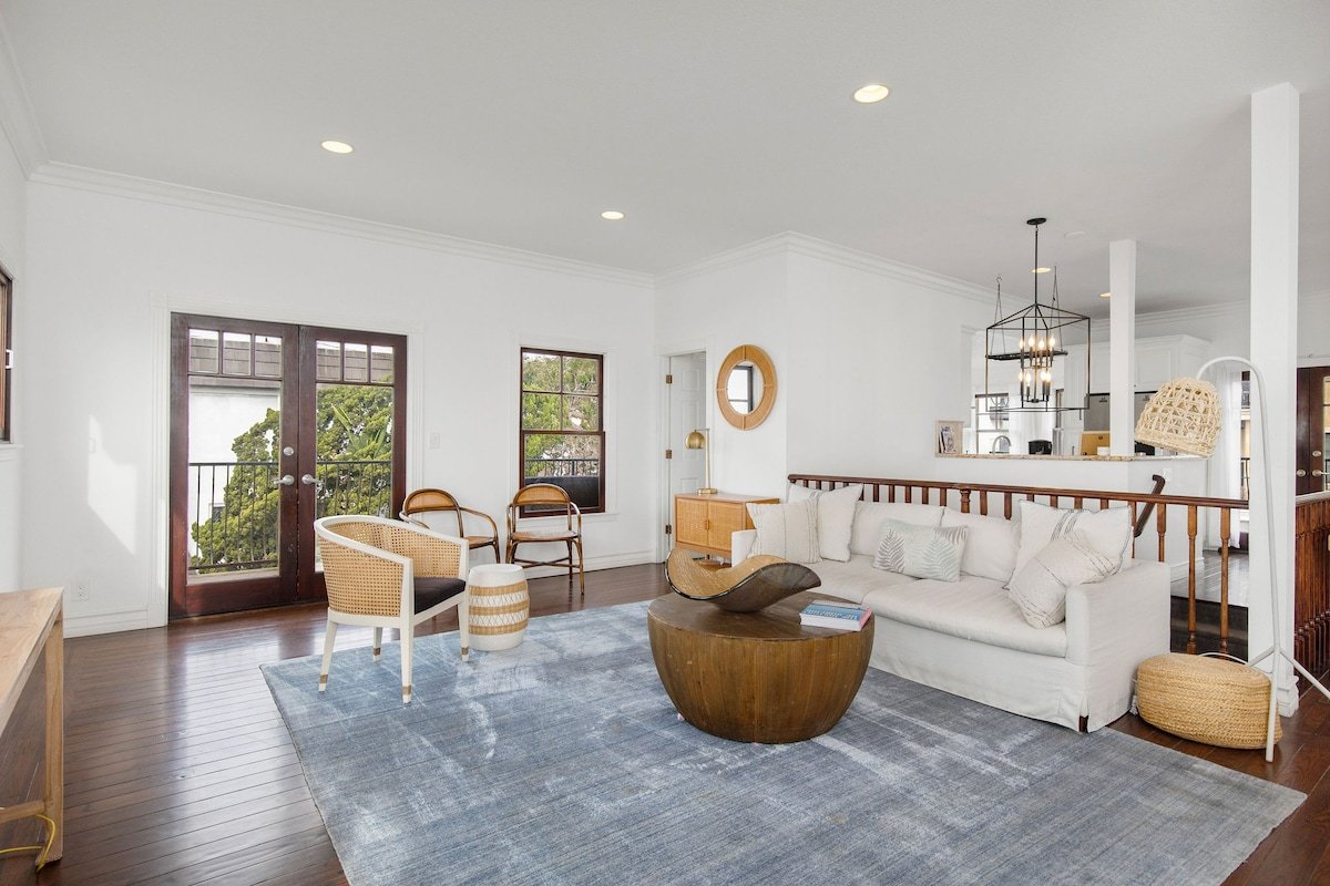 OCEAN VIEW/Amazing 4 Bedroom/AC/Walk to Beach! gallery image 3