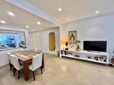 Moderno, luminoso com vaga de garagem