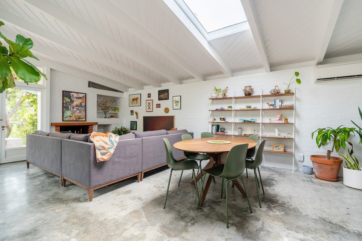 MidCentury Canyon Retreat Quick Walk To Beaches gallery image 4