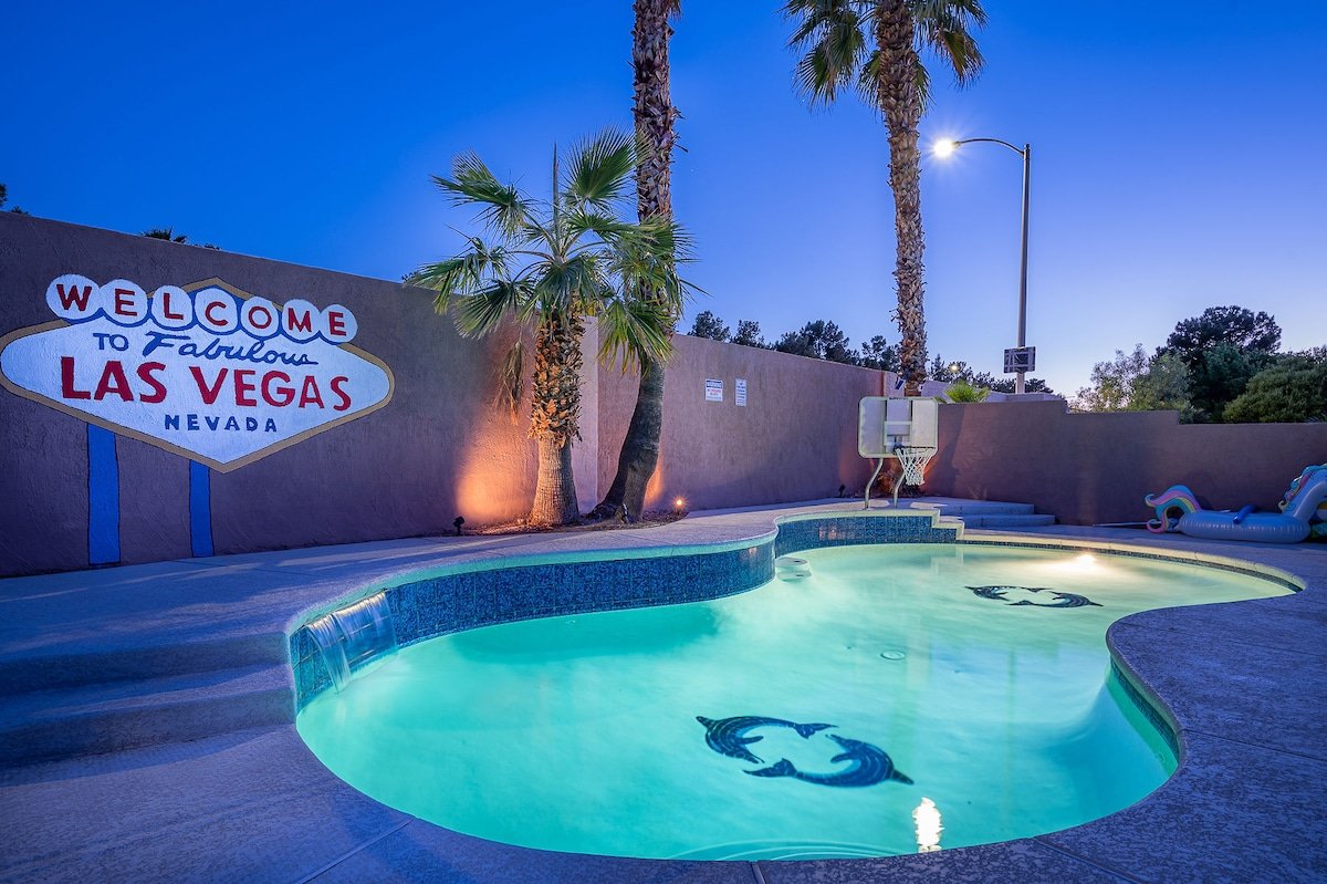 Las Vegas Heated pool, EV Charger, Near AP & Strip gallery image 4