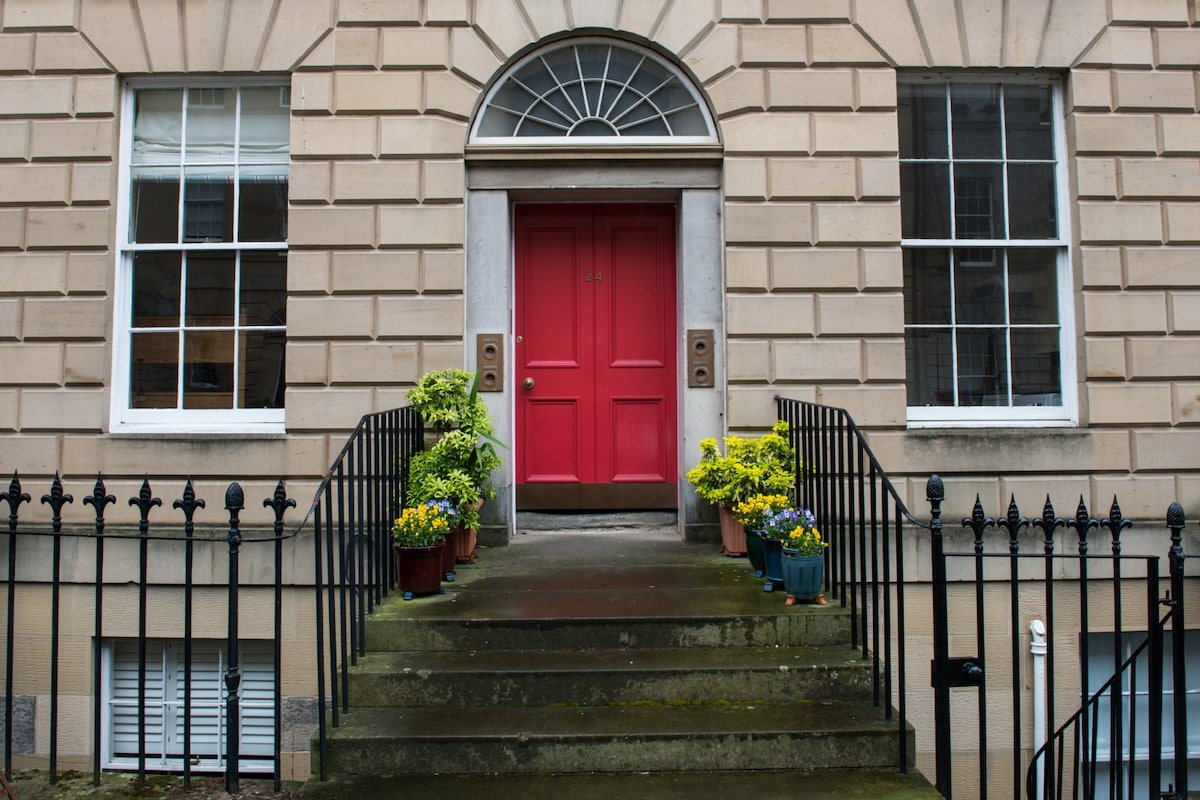 New Town Large 2 Bedrooms Apartment gallery image 4