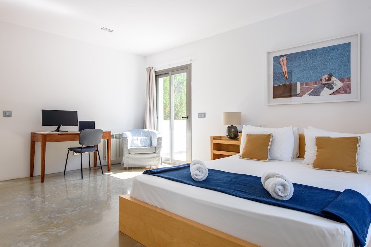 Panoramic views of San Antonio Bay – Pool- Garden gallery image 5