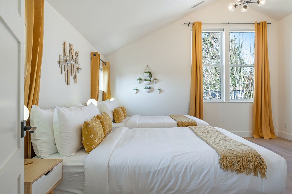 Spacious 6B4BA Close to Greenlake w/AC & Parking