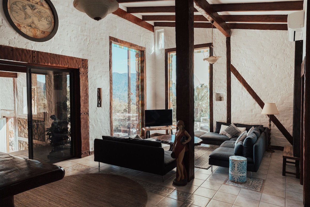 Misty Mountain Manor gallery image 4