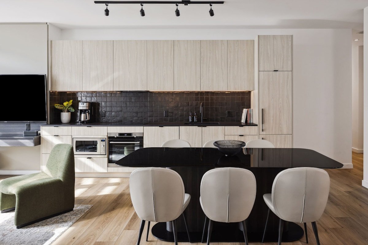 Smithe House -Two-Bedroom, Two-Bath Apartment gallery image 2