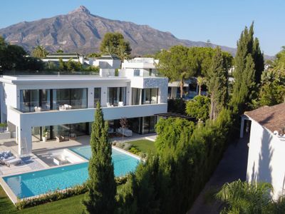 Luxury Villa with Private Pool and Cinema