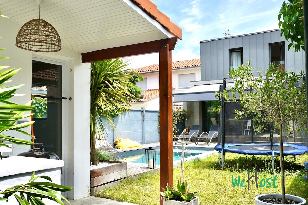 Sublime family home with pool – Primerose gallery image 2