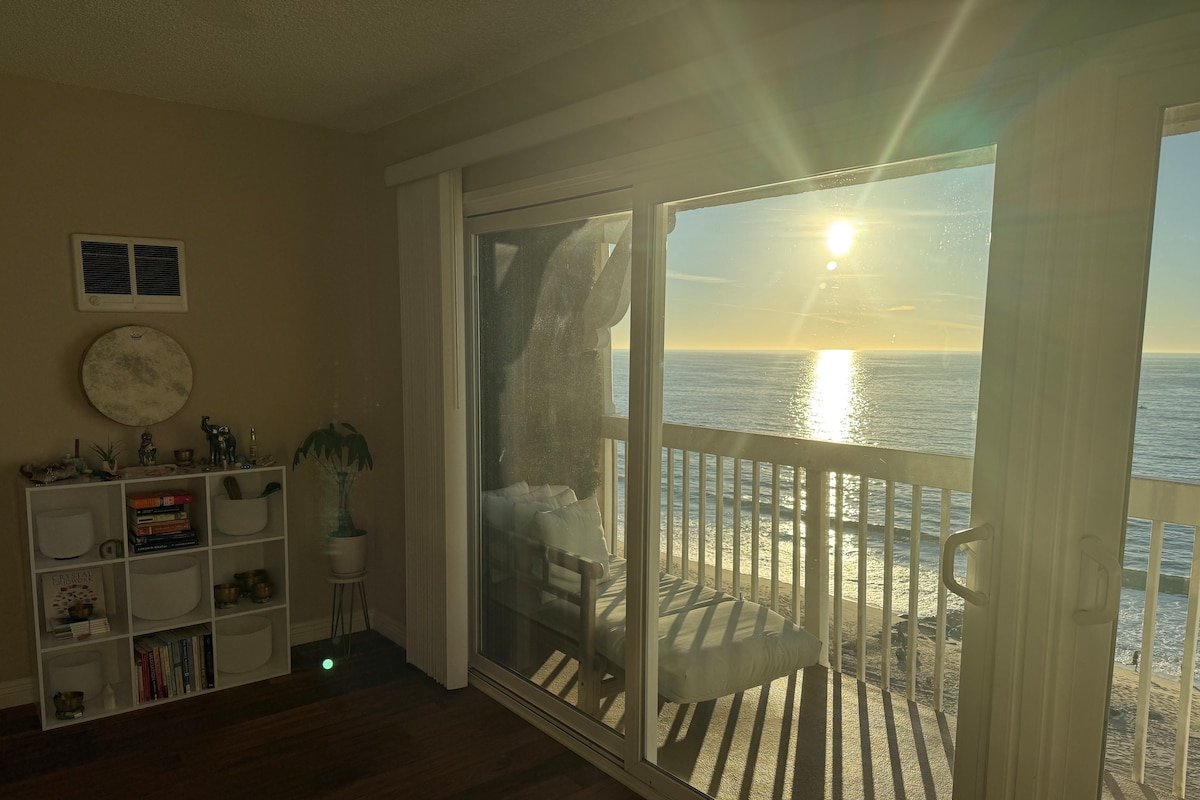 Gorgeous Oceanfront View / 2 Bed / 2 Bath gallery image 4