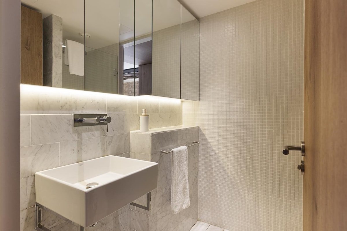 Beautiful Three Bedroom Apartment gallery image 4