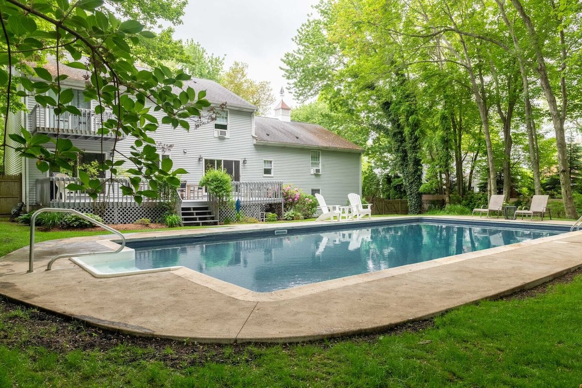 3 miles to beach with pool and large deck; 6BR/4BA gallery image 3