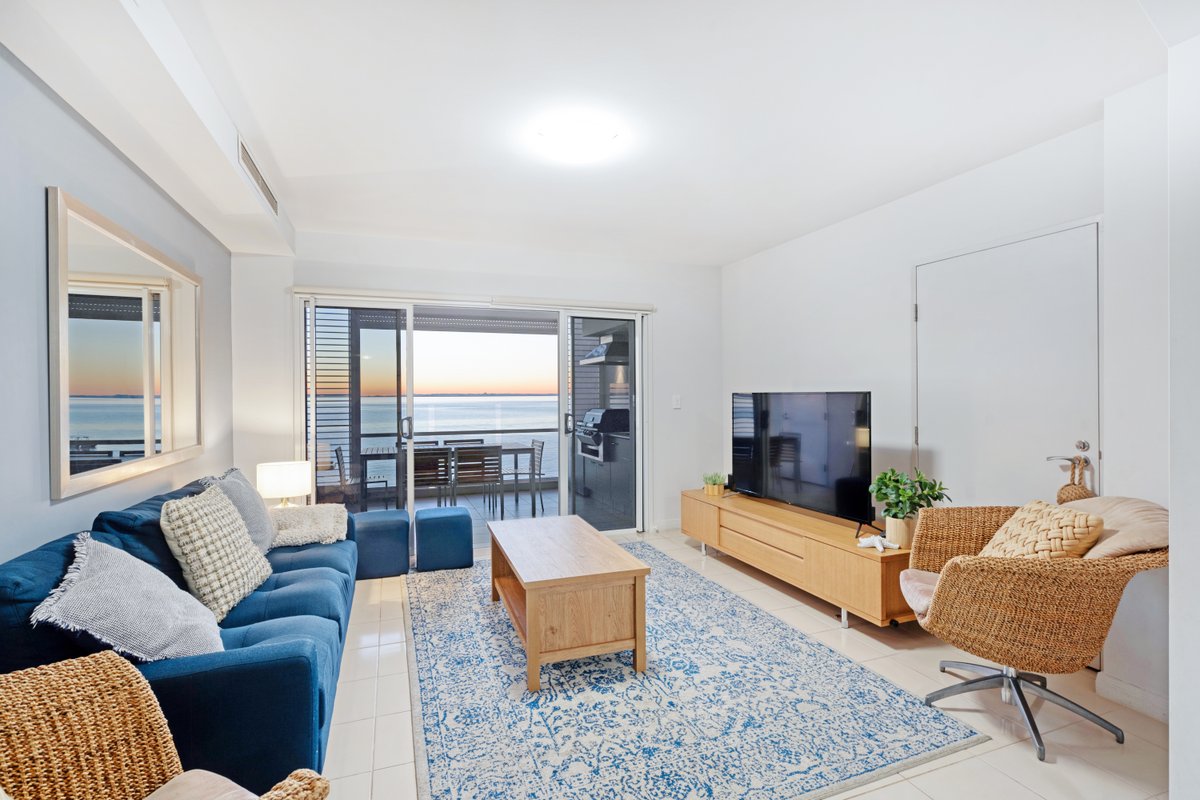 Deep Blue 13 – Beachfront Apartment