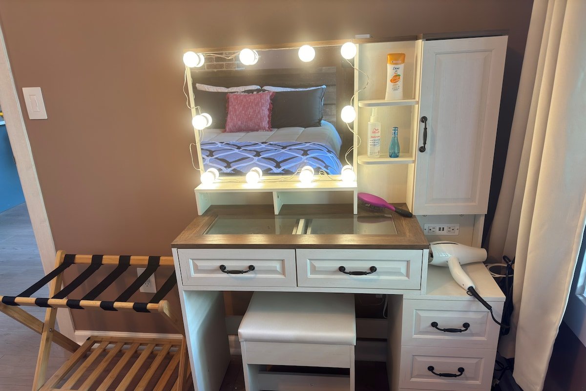 UrbanOasis, 3BD/2BA Corner Apt. Minutes to NYC gallery image 5