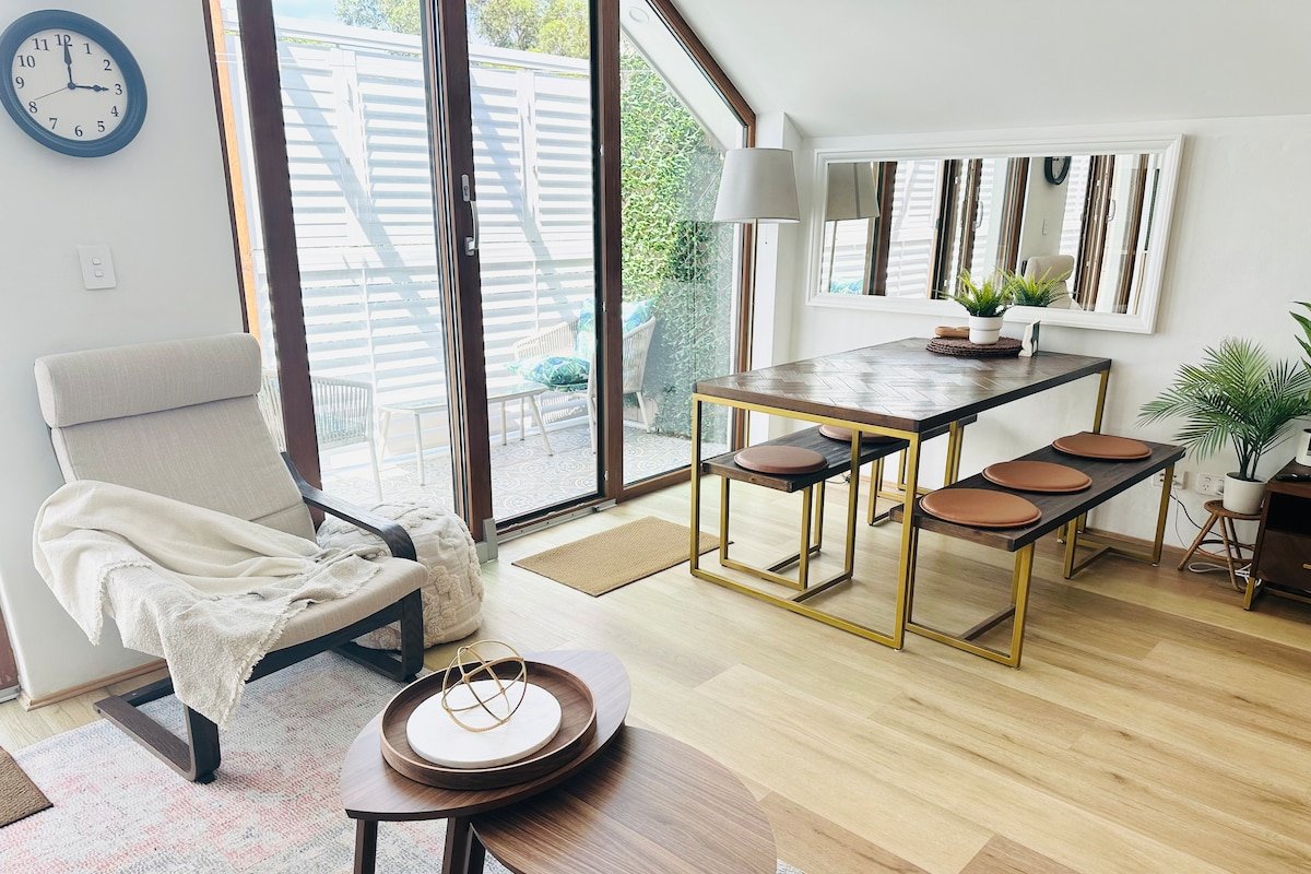 Lux Penthouse (3 rooms) 8 mins walk to the beach gallery image 5