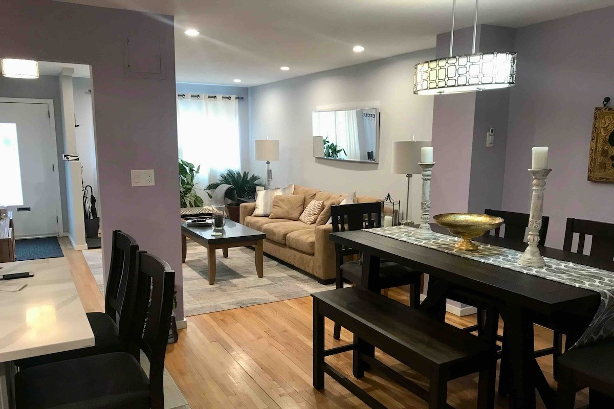 30 Day Minimum Newly renovated 4-Bedroom Duplex gallery image 5