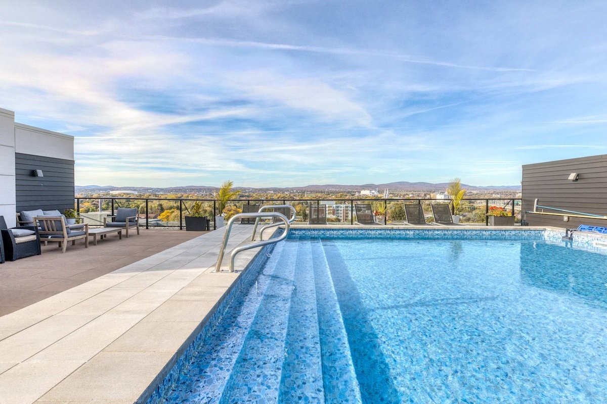 Incredible Sunset View Pool Parking Near OldQuebec gallery image 3