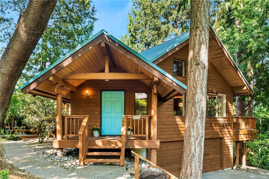 Spacious Cabin with HotTub,Sauna,AC,Loft,King Bed