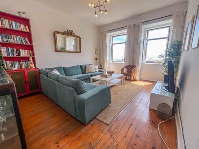 Charming 6 Bedroom Apartment w/ River View