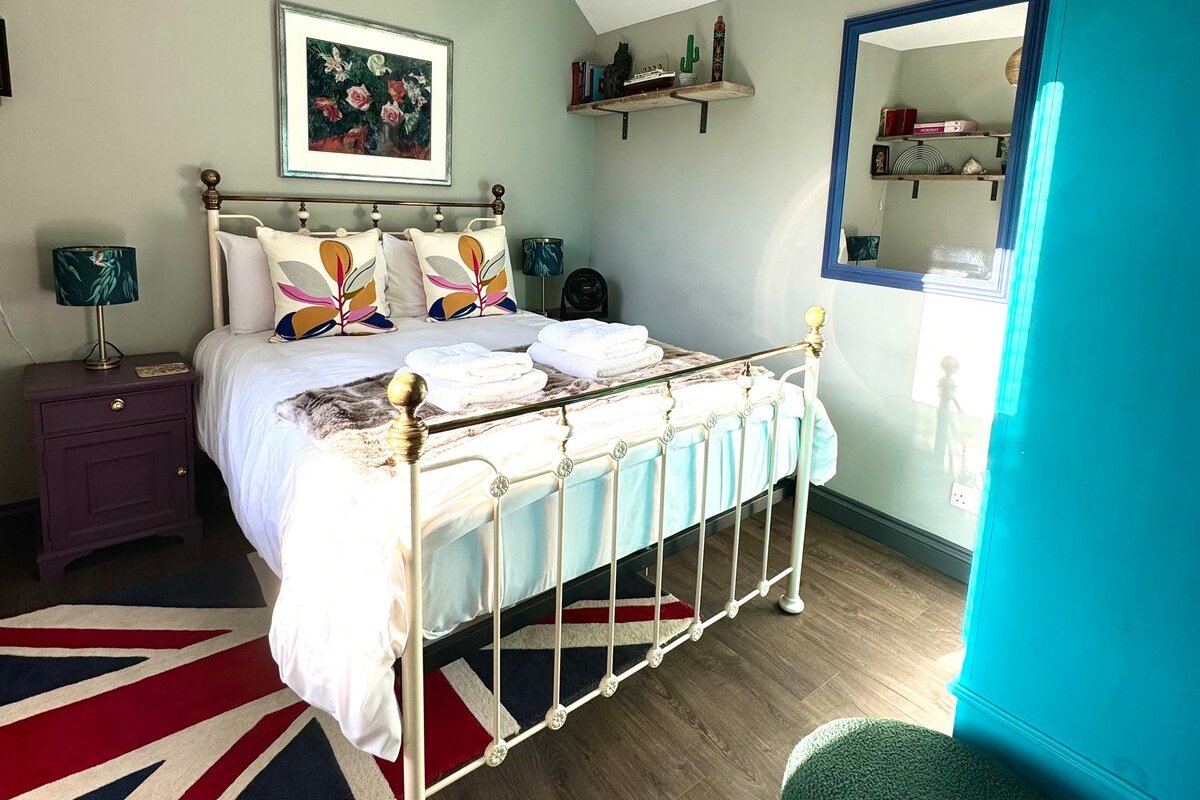 The St George: A Beautiful and Spacious Apartment gallery image 3