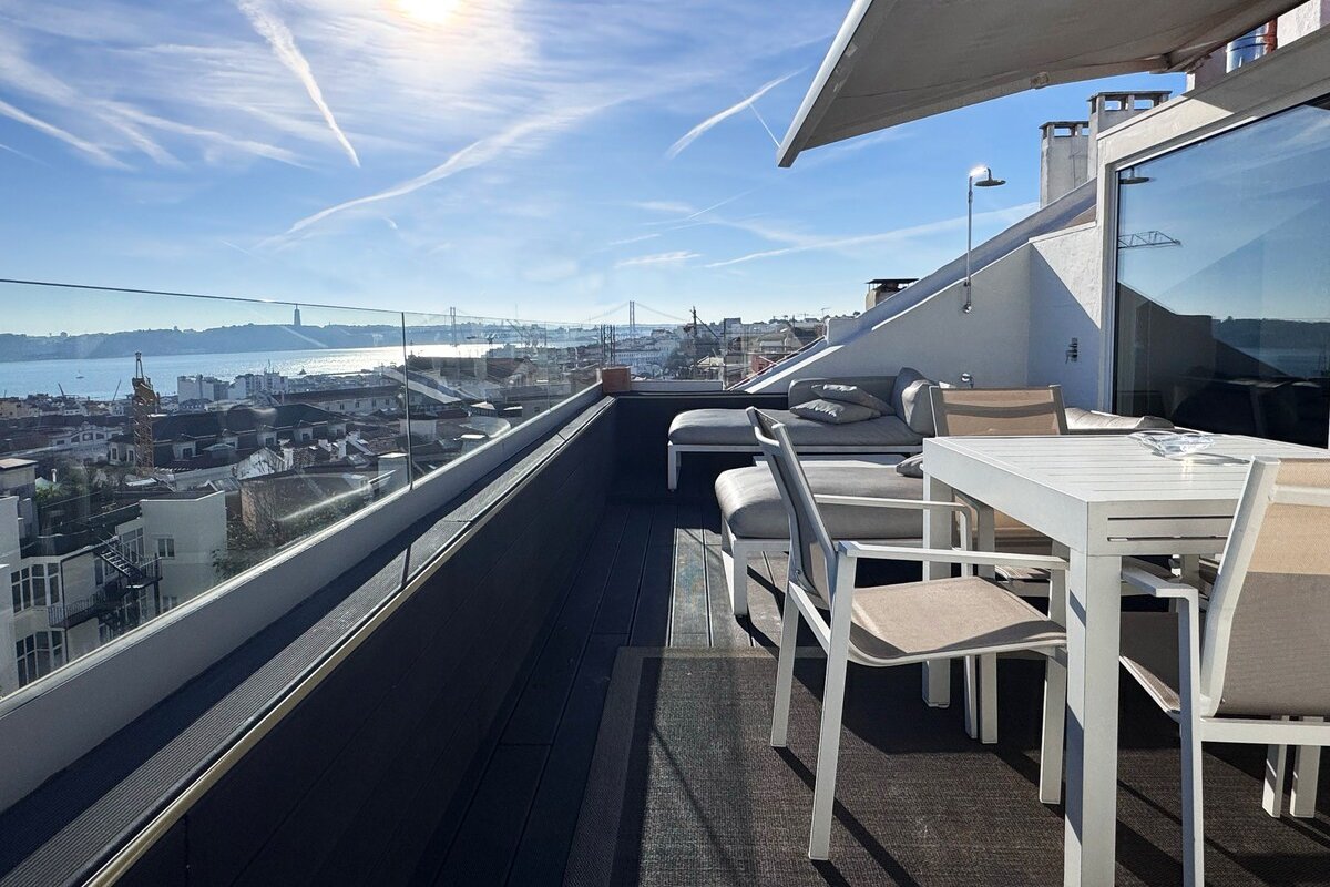 Lx360°Penthouse with scenic views in Principe Real gallery image 5