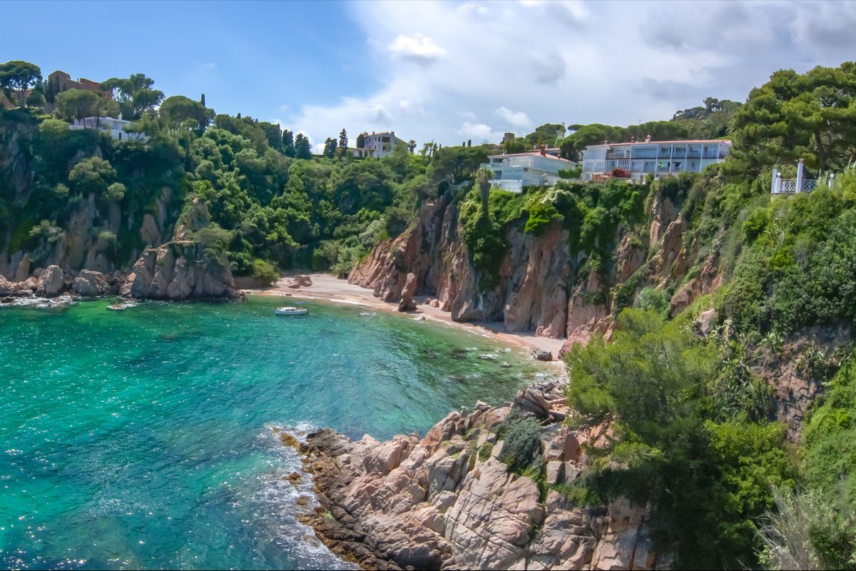 Blanes Beach Bliss – Private Cove and Pool