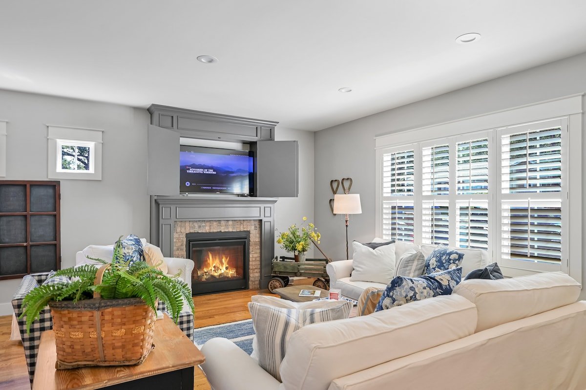 Charm & Elegance located in Historic Biltmore Area gallery image 5