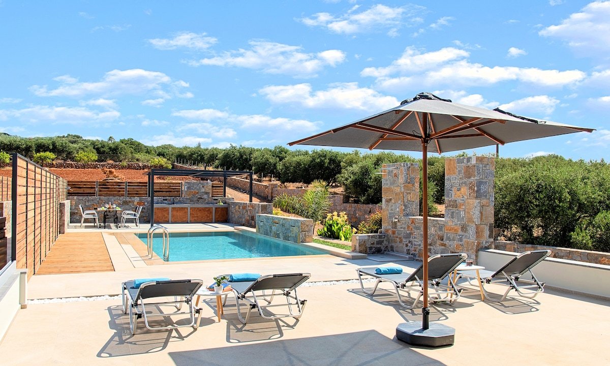 Sissi Lux Omega Villa Private Pool gallery image 4