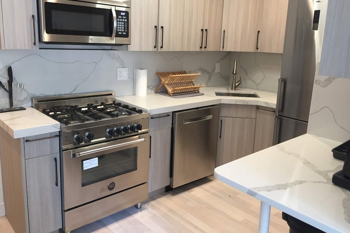 SEXY Grand Central Modern CHIC BRAND NEW PARK AVE gallery image 3