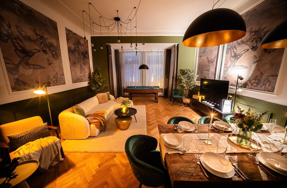 7BR+4.5Bath Palace near Museum + Pool gallery image 3