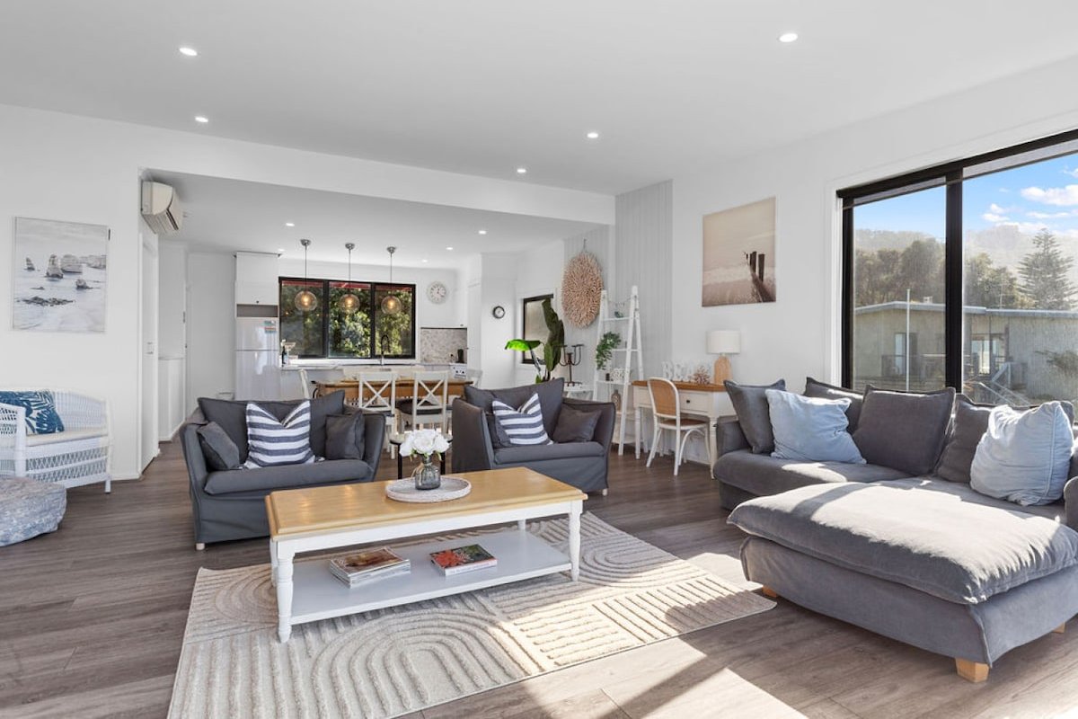 Blue Sea – Beachfront Escape gallery image 4