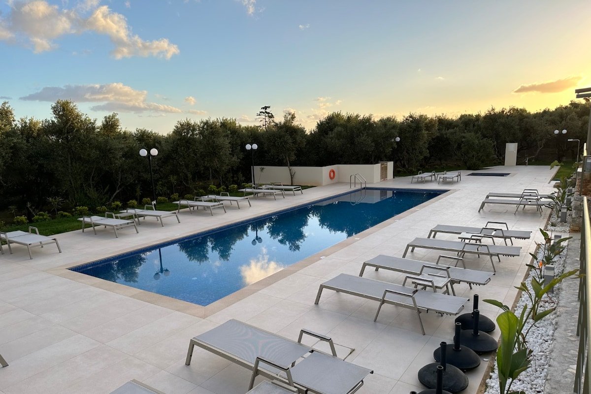 2steps Maleme beach & Restaurants/market/20 sleeps gallery image 3