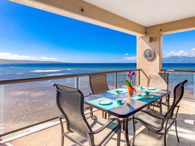 Panoramic Views right on a Sandy Swimmable Beach