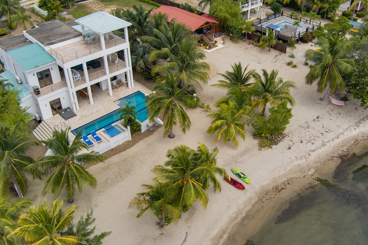 Breathtaking Beach Villa gallery image 3