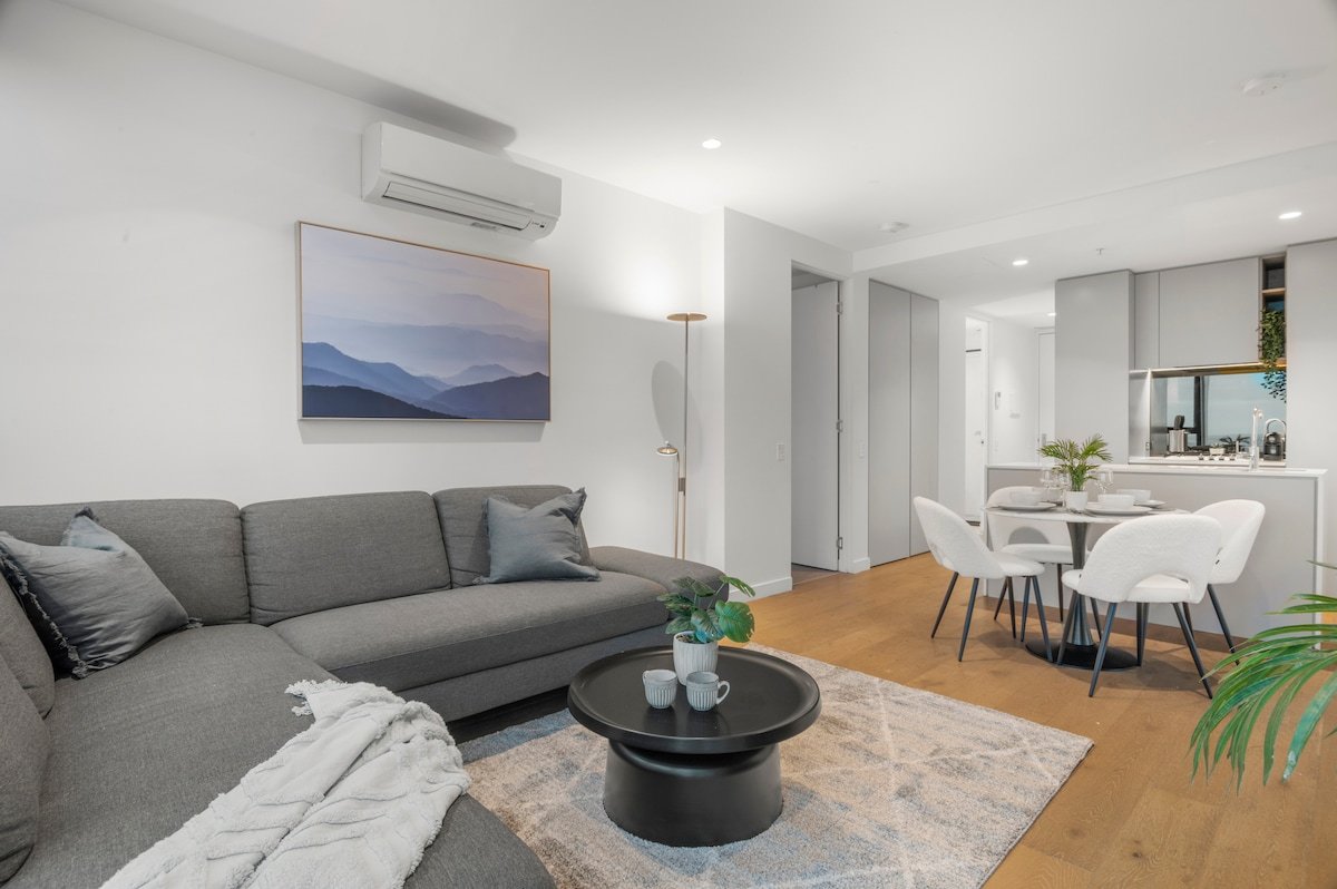 Live Luxe |Gorgeous City Views 3BR APT w/ Pool&Gym gallery image 3