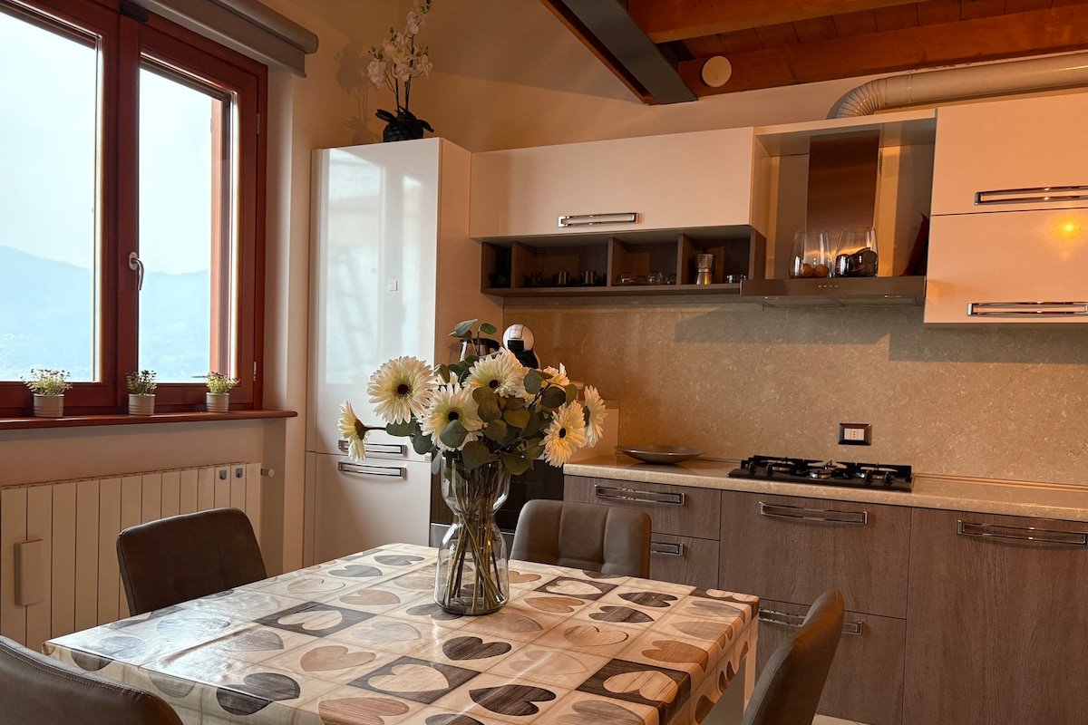 Lake Iseo: views, privacy, pool & air conditioning gallery image 5