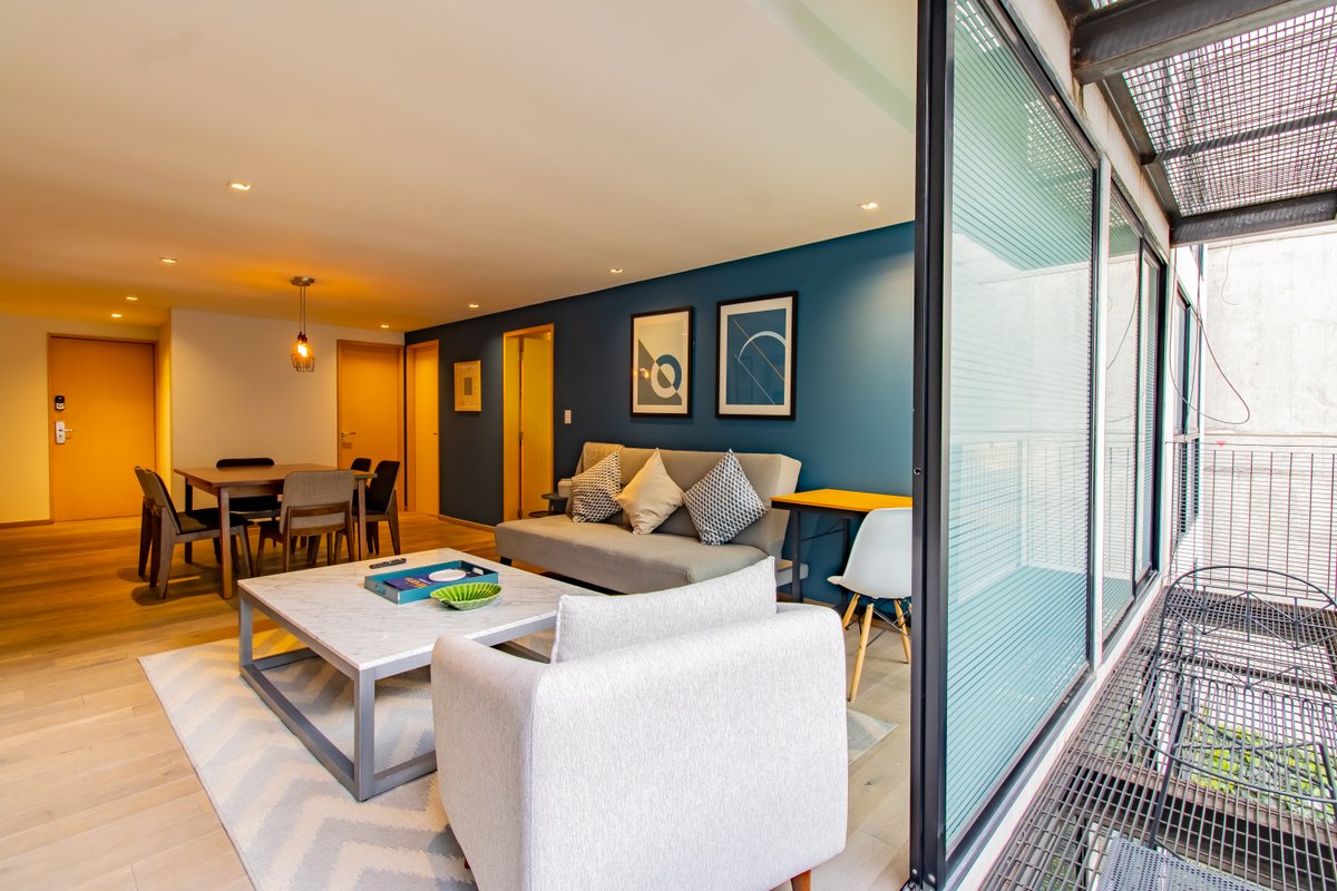 Capitalia | Metropolitan Charm