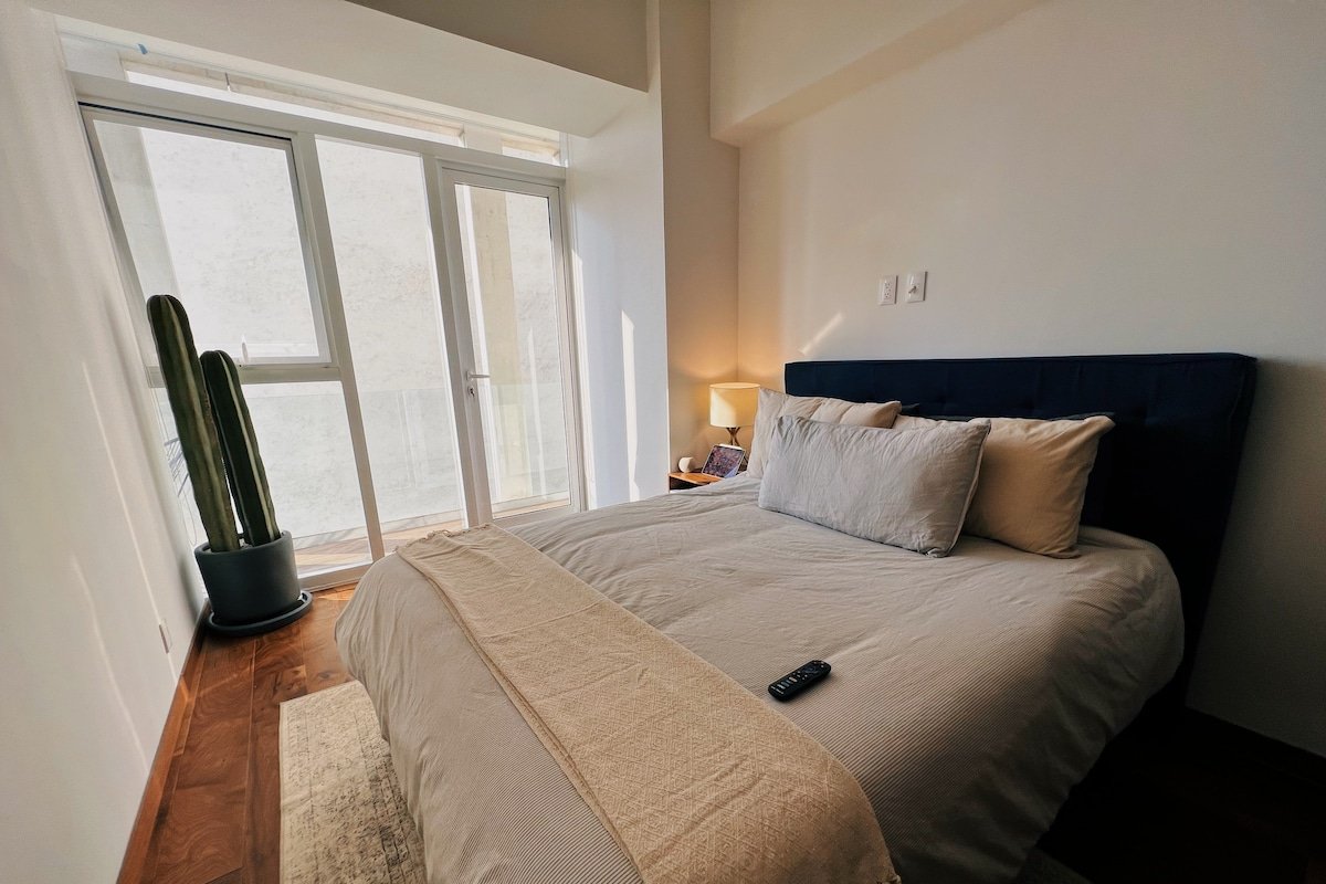 Stunning luxury apt breathtaking 360º city view gallery image 3