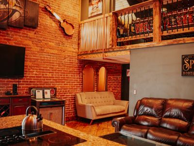 The Law Suites: Walk to Broadway