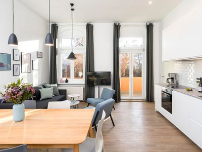 150qm Apartment mit 3 Badezimmer und Balkon