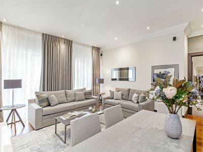 South Kensington – Deluxe 3 Bedroom Apartment